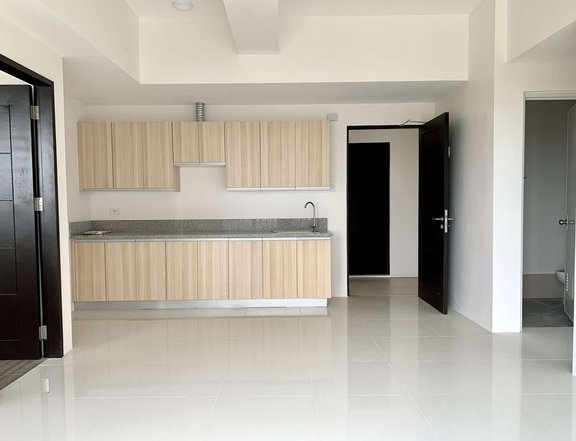 SPACIOUS 2BR CONDOMINIUM FOR SALE IN MANDURRIAO GARDEN RESIDENCES ILO-ILO