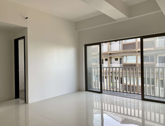 SPACIOUS MIDRISE CONDOMINIUM UNIT FOR SALE IN MANDURRIAO GARDEN RESIDENCES ILO-ILO