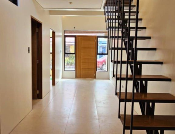 END UNIT 3BR TOWNHOUSE FOR SALE IN PARANAQUE CITY