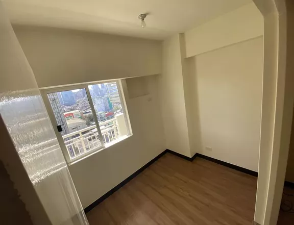 RFO 2BR & 3BR NO DP NEAR BONI MRT AND GUADALUPE SM MEGAMALL ROBINSONS PIONEER ROCKWELL MALL BGC