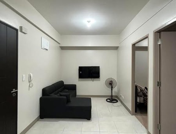 SPACIOUS CONDOMINIUM FOR SALE IN SUNTRUST ASMARA  NEAR NATIONAL CHILDRENS HOSPITAL, QUEZON CITY