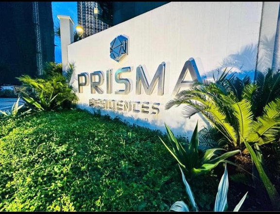 SELLING 2 BEDROOM CONDO UNIT WITH PARKING LOT AT PRISMA RESIDENCE.