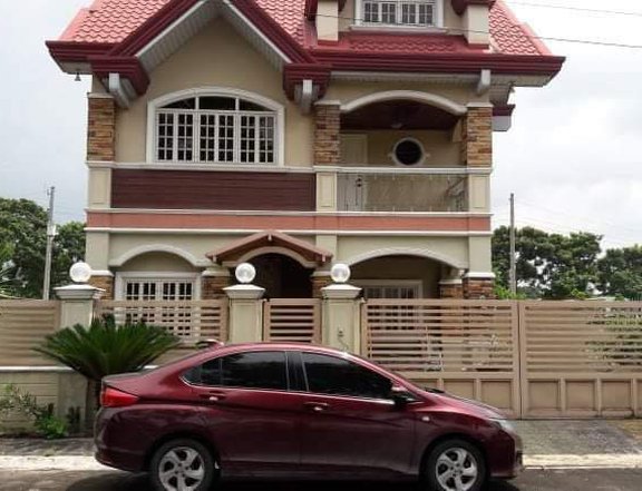 Pre-Owned 6-bedroom House and Lot for Sale in Lakeshore Pampanga