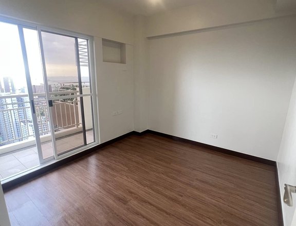"Hassle-Free Move! 2BR Condo in DMCI The Aston Place Pasay  For Sale!"