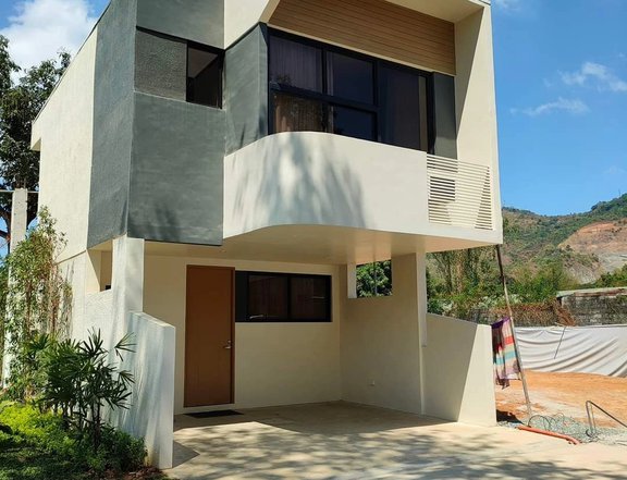3-bedroom Townhouse For Sale in Abuab, Guitnang Bayan San Mateo Rizal