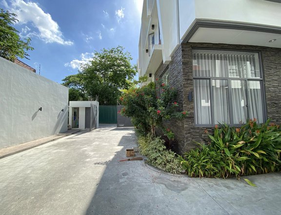 RFO 3-bedroom Townhouse For Sale by EDSA Munoz Townhouses (MetroSummit), Quezon City