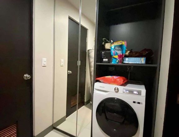 For Sale: Uptown Parksuites Tower 2