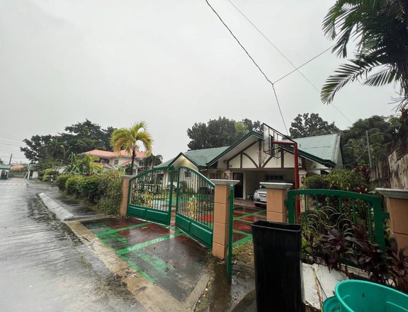 FOR SALE CORNER BUNGALOW HOUSE AND LOT WITH HUGE GARDEN IN ANGELES CITY NEAR CLARK