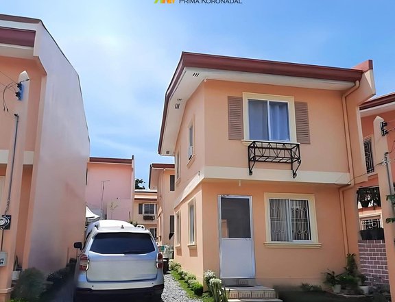 SINGLE ATTACHED 2 STOREY HOUSE.