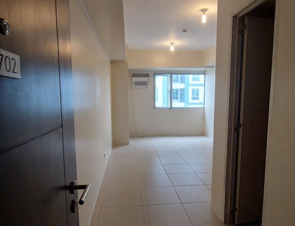 Studio Residential Condo For Rent in ARCA South Taguig