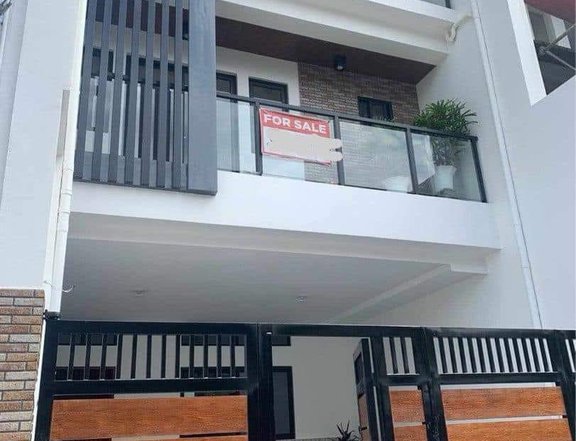 5 bedroom Semi-furnished Townhouse - UP Village Quezon City