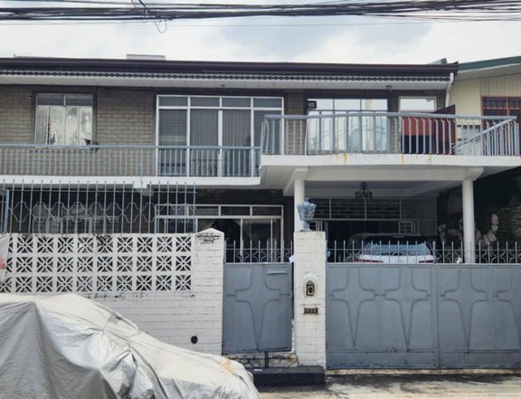Single detached house with 5 bedrooms and 3 bathrooms in San Antonio Village, Makati City