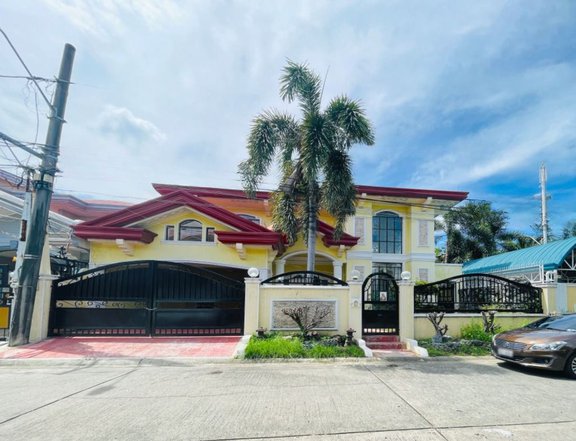 5-bedroom Single Detached House For Sale in Las Pinas Metro Manila