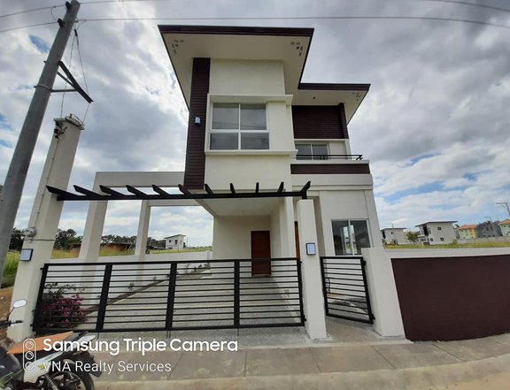 HOUSE AND LOT FOR SALE LIPA CITY SINGLE DETACHED 4BR W/ PARKING