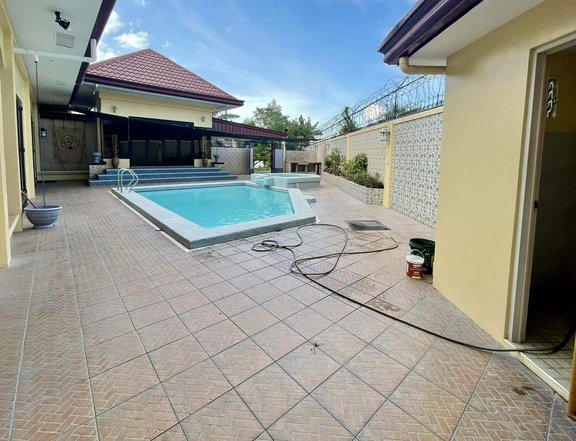 FOR SALE OR RENT POOL VILLA TYPE HOUSE IN ANGELES CITY
