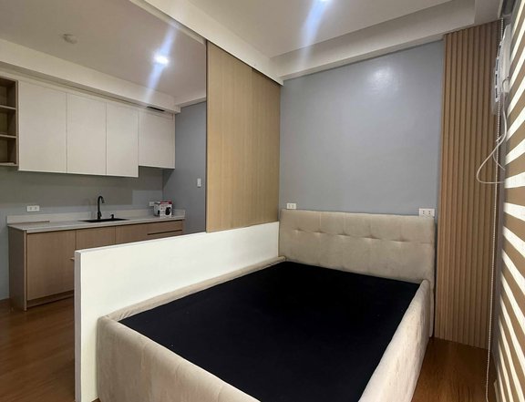 STUDIO UNIT WITH BALCONY FULLY FURNISHED (WHAT YOU SEE WHAT YOU GET)