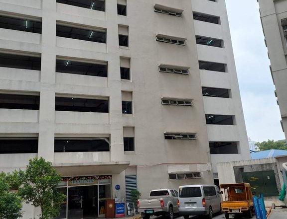 Unit and Parking For Sale Condo near Mapua in Manila