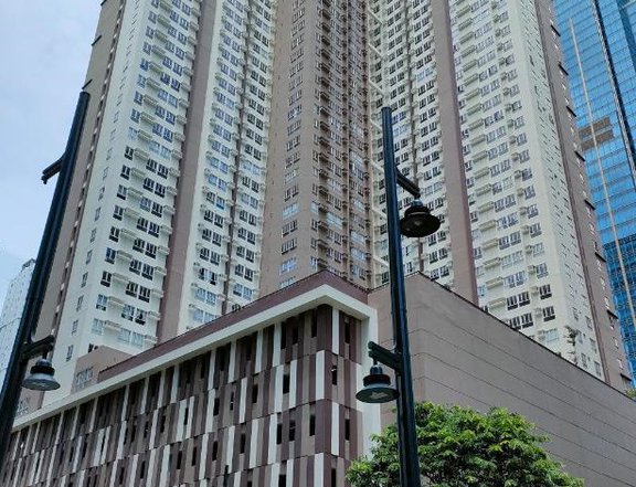 1 Bedroom Unit with Parking for Sale in The Montane, BGC