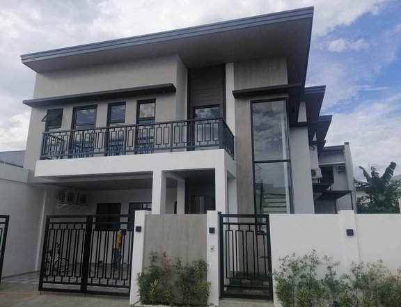 5Bedroom Single Attached House in Greenwoods Executive Village