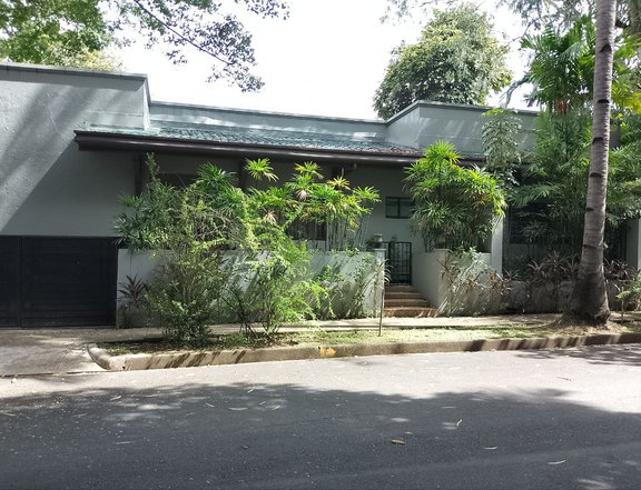 5-bedroom Single Detached House with swimming pool For Rent in Dasmarinas Village Makati