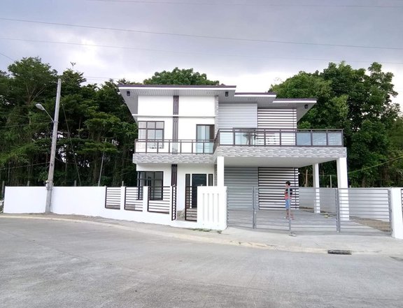 5BR  Gavina Model in Hillsboro in Santor Tanaun Batangas/ Tagaytay
