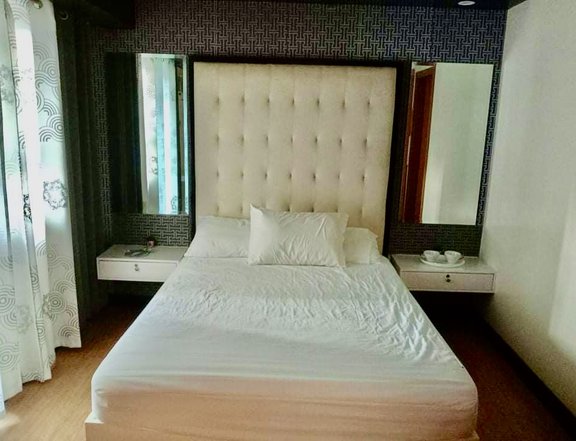 Upgraded, Fully Furnished 1 Bedroom Unit For Sale at Trion Tower 1 BGC