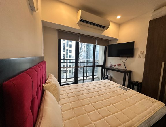 Charming Fully Furnished 1 Bedroom Unit For Sale at The Milano Residences Century City Makati