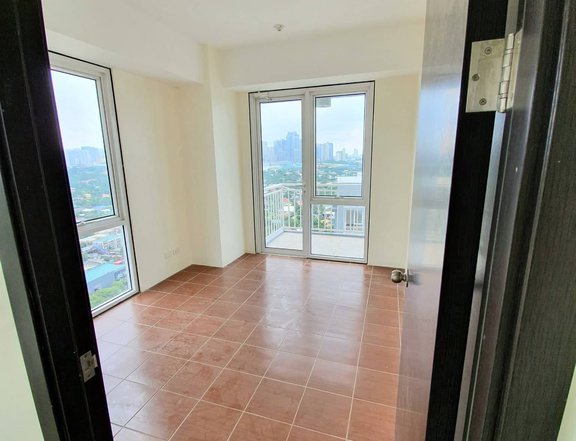 Penthouse 93 sqm BI Level with balcony Condo in Tiendesitas