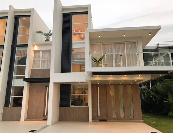 M Residences 4 BR  3 Garage townhouse near C5 Taguig  customizable