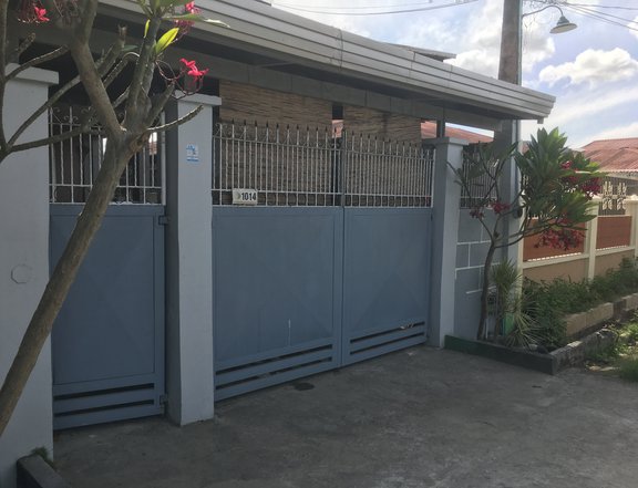 3 bedrooms bungalow type house