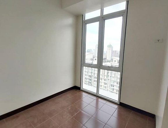 High Rise Condo in San Lorenzo, Makati City 30K Monthly - 2 Bedrooms