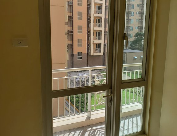 P25000 month for 3-BR 58 sqm with balcony NO DOWN PAYMENT Condominium
