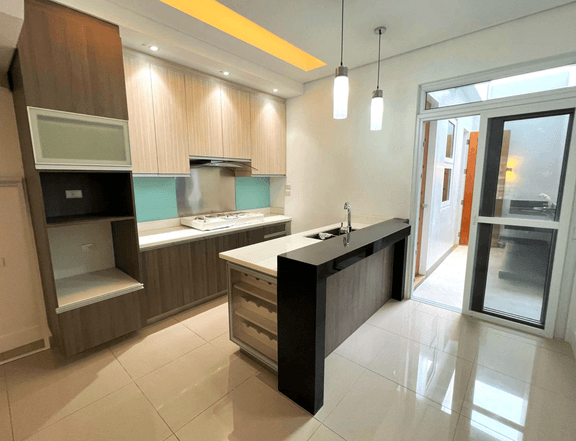 Ready For Occupancy 5-bedroom Townhouse For Sale in Don Antonio Heights Quezon City