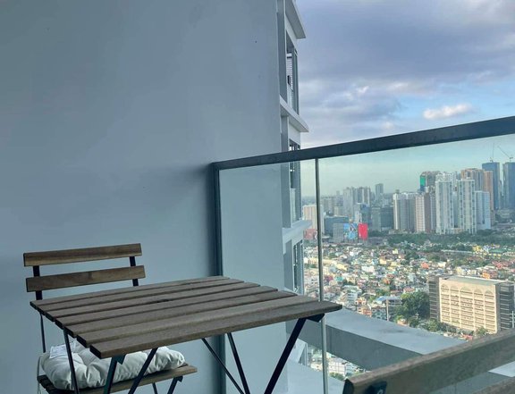 Uptown Parksuites Tower 2 One Bedroom For Rent