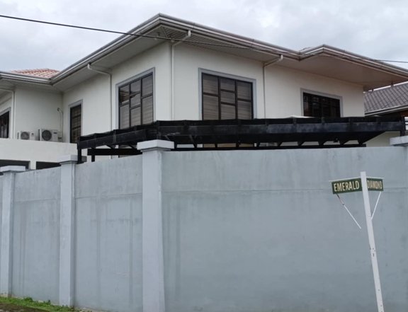 Single detached house and lot for sale 6-bedroom in Medicion Imus Cavite