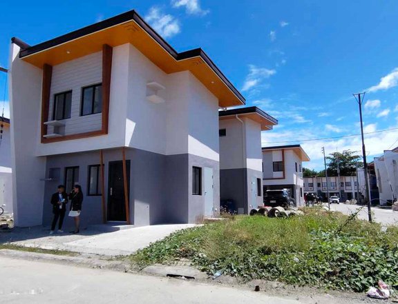 Single Attached  Houses  and Lot For Sale in PTC ACM SUNCREST Imus Cavite near SM Imus