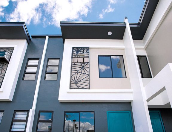 2-BEDROOM TOWNHOUSE AND LOT IN NAIC CAVITE