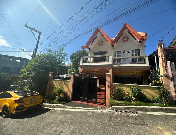 5-bedroom Townhouse For Sale in Quezon City / QC Metro Manila