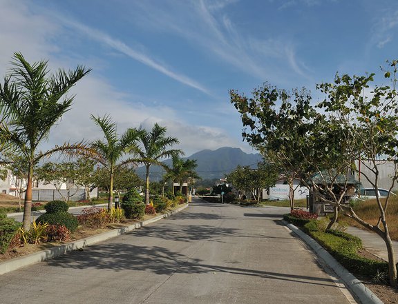 Two-storey duplex home in Calamba's gated community