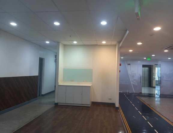 Office Space Rent Lease Fitted 382 sqm EDSA Mandaluyong City