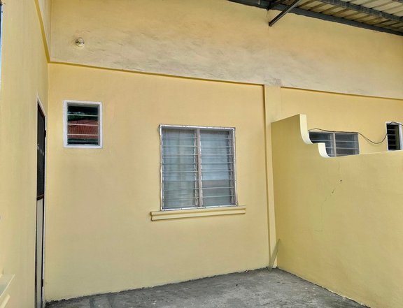 4-DOOR APARTMENT (with 3BR, Garage) + Bachelors pad in a 670 sqm lot