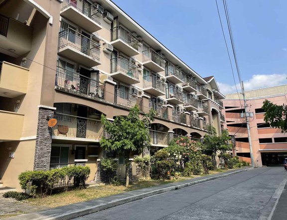 Walk-up Unit with Parking in Arezzo Place Pasig