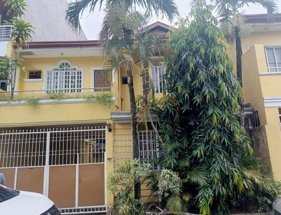 Pre-Owned 4-bedroom Single Detached House For Sale in Caloocan