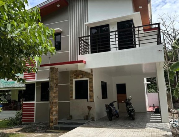 Pre-Owned 3-bedroom Single Attached House  near beach For Sale in puerto galera