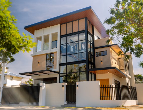 FOR SALE: BRAND NEW 4BR Modern 3storey Home in Parkway Settings NUVALI