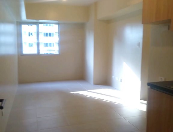 2BR with Parking For SALE in BGC Avida Turf Brand New