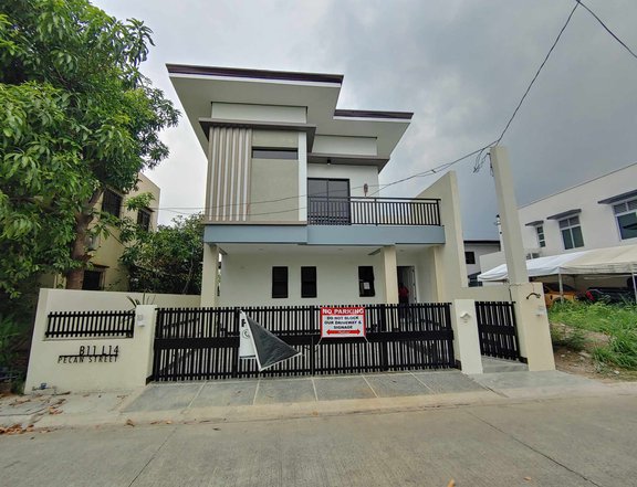 Single Attached House and lot For Sale in Imus Cavite Grand Parkplace