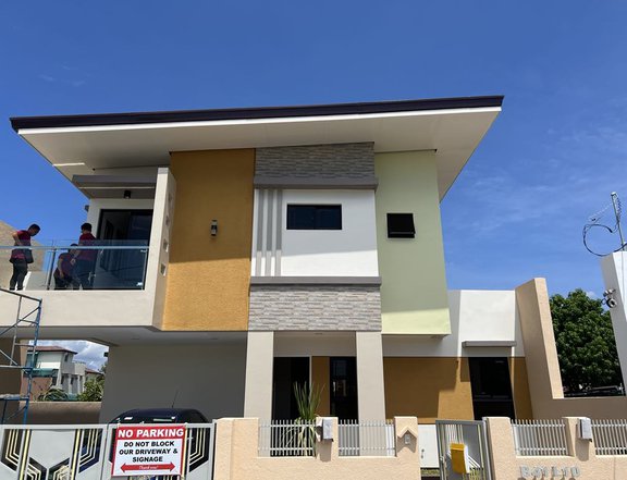 5-bedroom Single Attached House For Sale in Imus Cavite Grand park