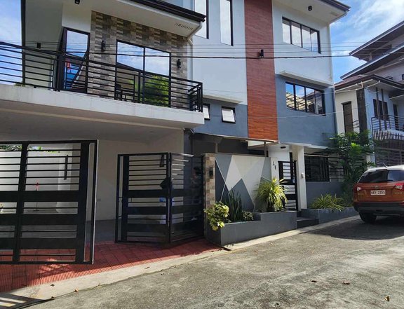 Ready for Occupancy 6-Bedroom Single Attached House For Sale in Commonwealth Quezon City