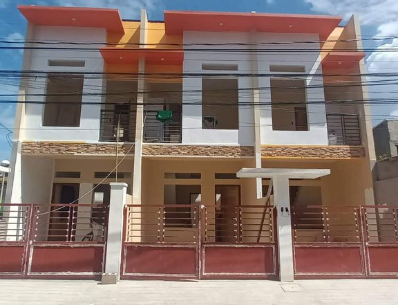 2 bedrooms , 2 toilet and bath Townhouse in Las Pinas City